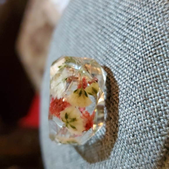 Lucite Ladies Ring Size 8 - Picture 3 of 5